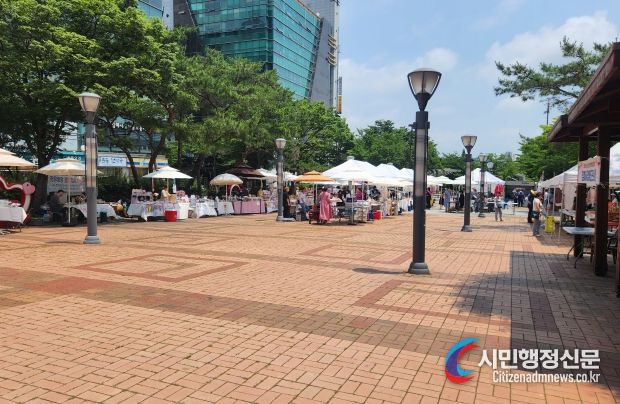 김해 장유2동 주민자치회, 우리농산물 직거래 장터 플리마켓 성황리 개최