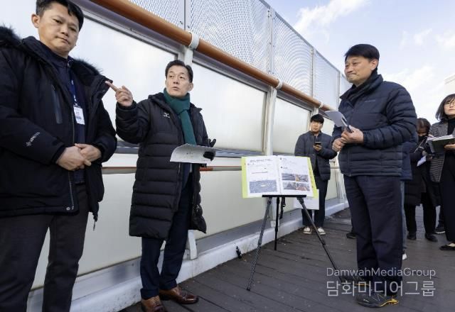 이재준 수원시장이 새빛현장시장실을 열고 있다.