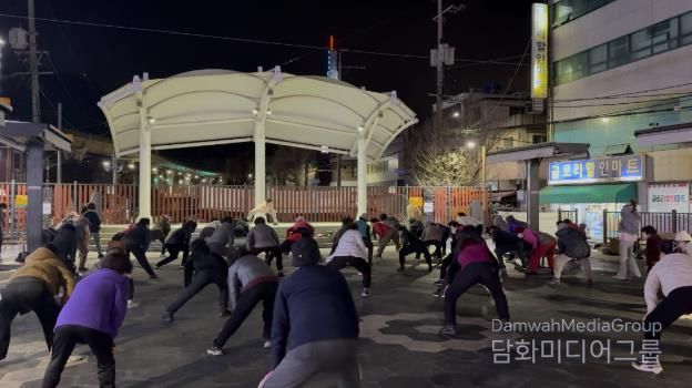 해운대구보건소는 이달부터 11월 중순까지 매주 화․목요일 오후 7~8시 반송큰시장 앞 문화마당에서 ‘야간 상설운동교실’을 운영한다.
