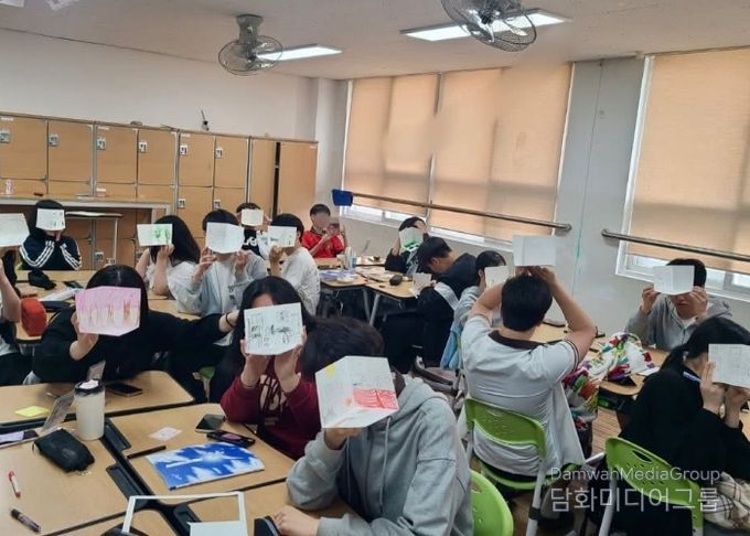 천안시청소년상담복지센터가 청소년 집단상담 프로그램을 진행하고 있다.