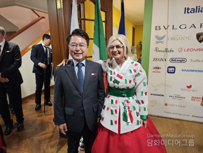 육동한 춘천시장+에밀리아가토 주한이탈리아대사 이탈리아공화국선포일 기념행사 만남