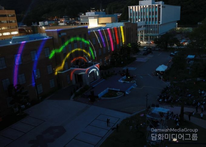 “충북도, 2025 미디어파사드 전시행사 개막”