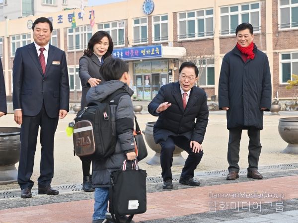 임종식 경북교육감, 안동 영가초등학교 신학기 등교 현장 방문