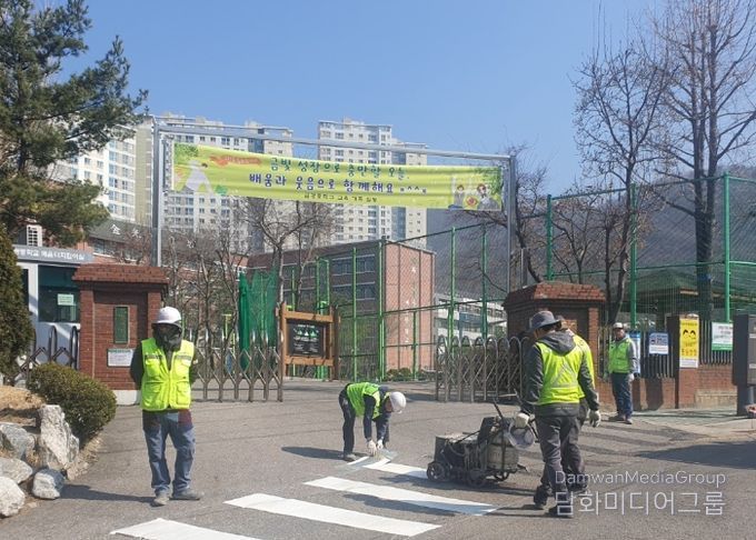 성남교육지원청, 2024년 신학기 학교안전 정문 앞 통학로 개선