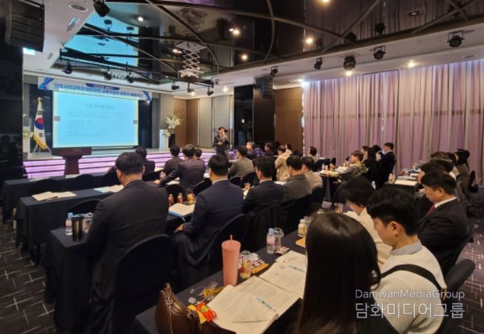 충남도교육청과 지역교육지원청 민주시민교육 업무 담당자 간 정책공유 및 배움자리 모습