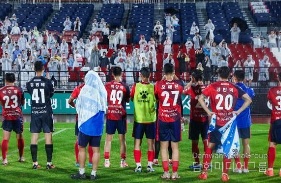 김천상무 수원FC에 2대 3 패배, “할 수 있어 김천!” 끝까지 응원했지만...