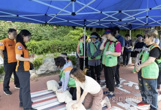 심폐소생술 훈련 모습