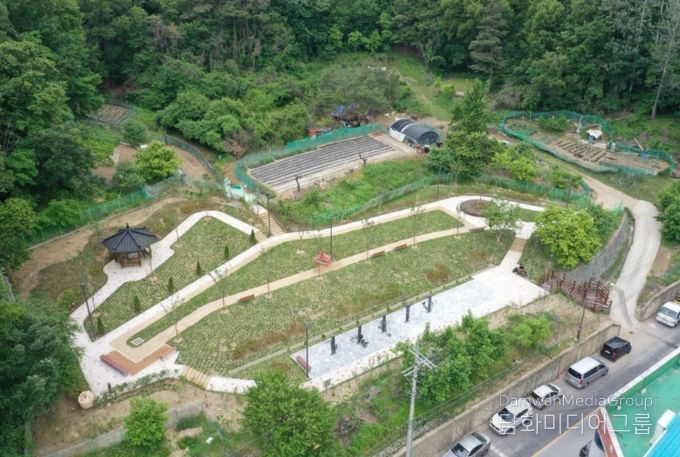 1. 천안 월봉산 쉼터 전경.