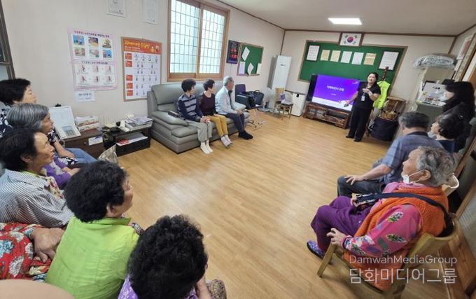 치매안심마을 교육 사진
