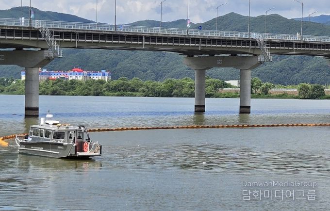 의암호 부유쓰레기 수거현장