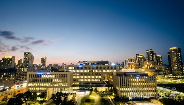 새종시 정부청사 17동 한국정책방송원 (오른쪽)