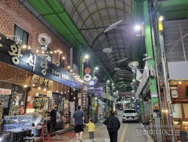 음성군, 무극시장 아케이드 경관조명 교체 사업 완료