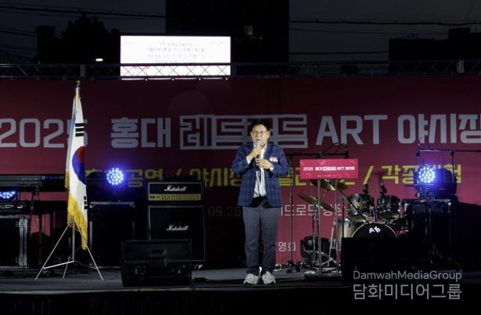 레드로드 ART 야시장 행사에 참석한 박강수 마포구청장