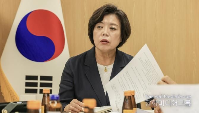 신계용 과천시장이 내년도 업무계획을 보고 받으면서 발언하는 모습