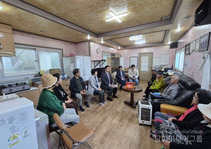 고준호 도의원 조례로 미등록경로당도 경기도 경로당 환경개선 공모사업 자격 부여, 공모 앞두고 파주 조리·광탄 현장 방문