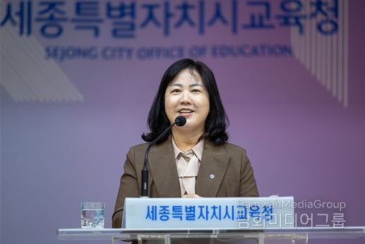 10월 27일 오전에 열린 부임식에서 구연희 교육감 권한대행이 인사말씀을 하고 있다.