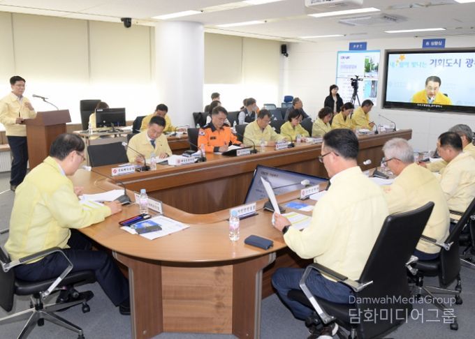 김영문 광주광역시 문화경제부시장이 27일 오후 재난상황실에서 열린 2025 재난대응 안전한국훈련 실행계획 보고 회의를 주재하고 있다. /광주광역시 제공