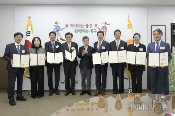 내편중구 변호사 위촉식 사진