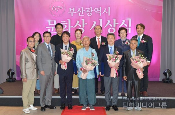 도모헌 야외정원에서 시상식