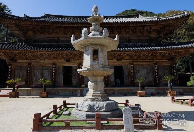 화엄사 각황전 앞 석등복원