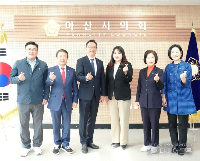 아산시의회가 30일 영등포구의회와 간담회를 갖고 상호 교류·협력 방안을 논의하고 있다.