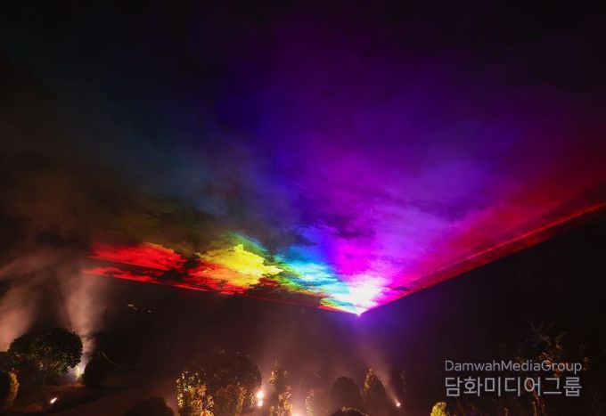 위로는 무지개, 아래로는 안개가 어우러진 무지개·밤이슬 구간 전경