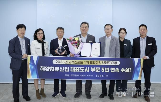 가세로 군수 및 공직자들.