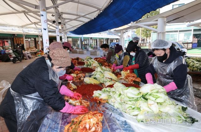 무주반딧불시장 상인회 김장 나눔 눈길