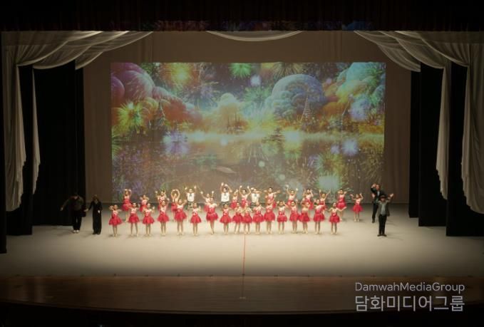 무용단 공연 사진