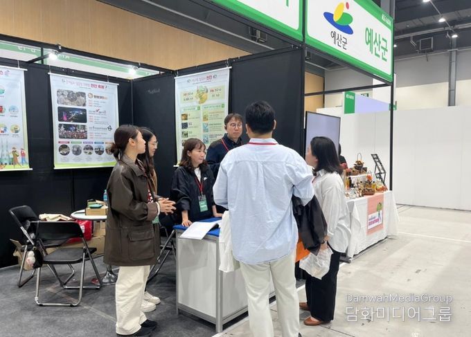 1. 천안시농업기술센터가 지난해 열린 케이팜 귀농귀촌 박람회에서 부스를 운영하고 있다.