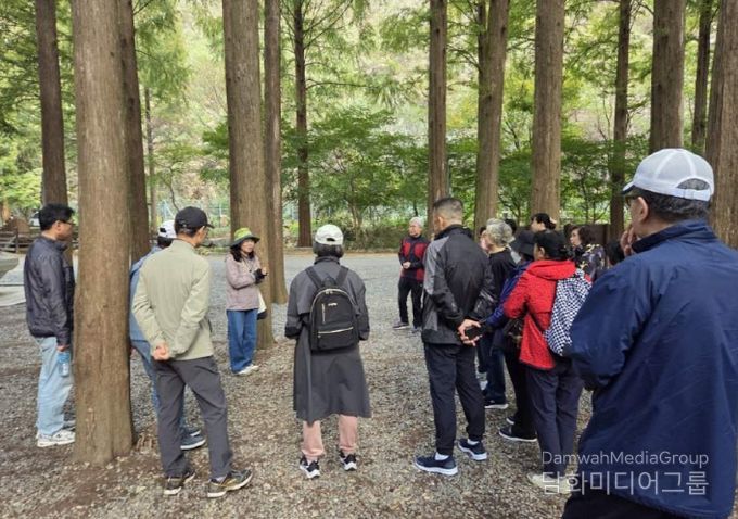 장태산자연휴양림에서 진행된 ‘마음, 함께 숲을 걷다