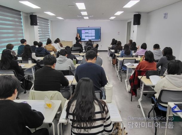 화성특례시가 4일 신규 복지업무 담당 공직자를 대상으로 역량 강화 교육을 하고 있다.
