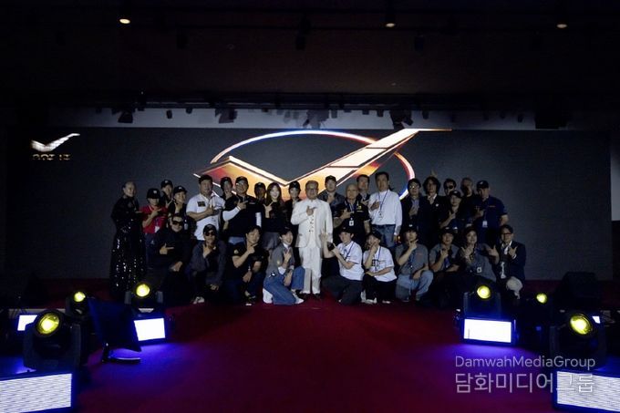 앤디박 의장과 주최인 그랜디엔터테인먼트외 전 스텝진 사진촬영