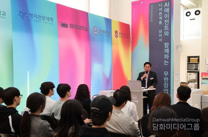 박강수 마포구청장이 청년들에게 응원의 말을 전하고 있다.