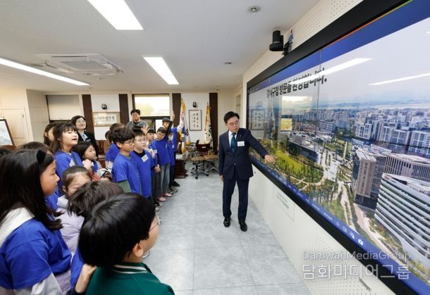 “구청장님, 어떻게 생각하세요?”... 내발산초 학생들, 진교훈 구청장과 함께 ‘우리 동네 문제 해결’ 나섰다