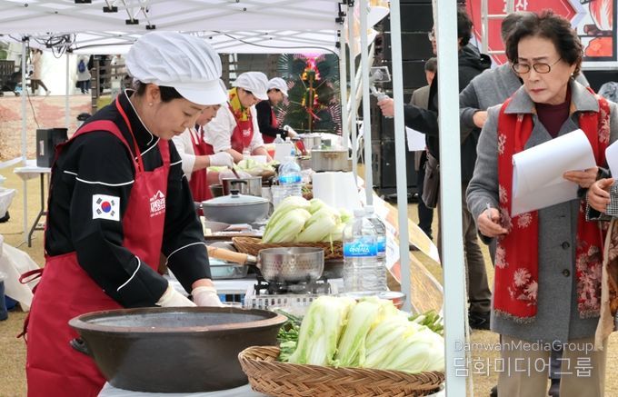 김치 고수들의 한판 승부…괴산서 ‘대한민국 김장경연대회’ 본선 성황