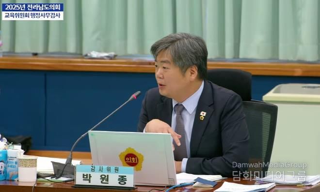 행정사무감사 중인 박원종 전남도의원