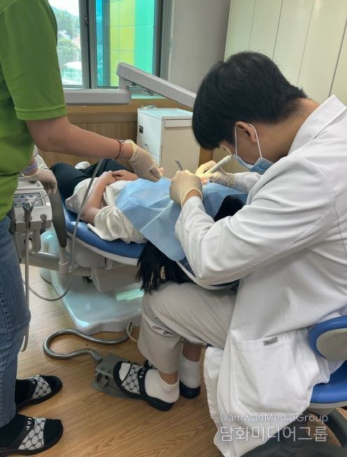 금산동초 구강보건실 정밀 구강검진 모습