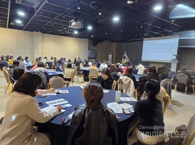 1일(화)에 세종시교육청교육원 컨벤션 홀에서 ‘미래 영유아교육과 보육의 기회와 가능성’을 주제로 열린 ‘아이다움 비전워크 3차 토론회’ 모습