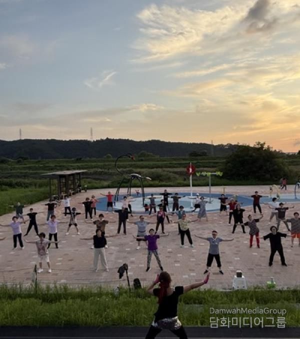 파주보건소, 문산노을길 건강교실·달빛 운동교실 성황리 마무리