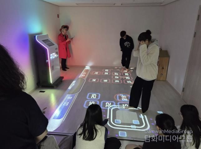 멀티미디어 학습 장치 이용자 사진