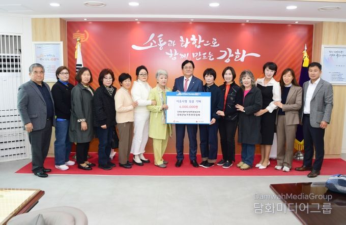 강화농협여성대학총동문회·강화군농가주부모임, 바자회 수익금 400만 원 기탁