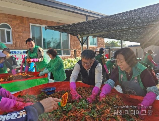 진천군 덕산읍 새마을 남녀지도자협의회, 사랑의 김장 나누기 실시