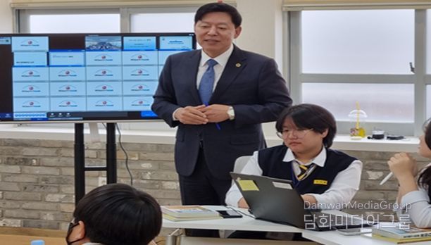 김정희 전남도의회 교육위원장 광양교육지원청-우즈베키스탄 국제교류 수업 참관