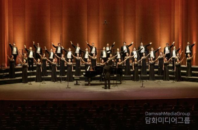 용인시립합창단, 상임 운영 기념 제10회 정기연주회 '우리의 노래, 마음의 뜰에 피어나' 성황리 마무리