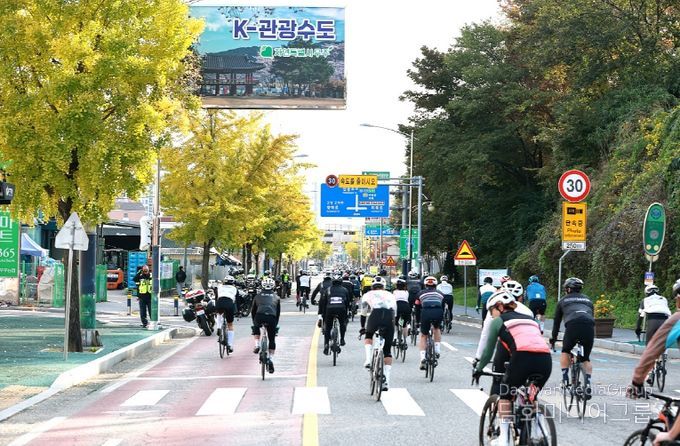 전국 자전거 동호인_익산의 가을길 달린다(제34회 문화체육관광부장관기 메디오폰도대회