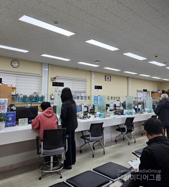 파주시 운정5동, 수험생 불안 잡았다… 수능 전날 임시신분증 야간 발급