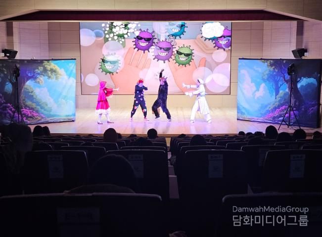 경북교육청, 유아 대상 식중독 예방 뮤지컬 ‘빨간모자의 안전한 도시락 지키기 대소동’ 공연