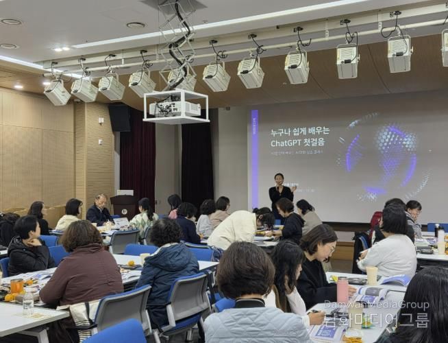 14일 소하도서관 강당에서 '제13회 작은도서관 학교'가 진행되고 있다