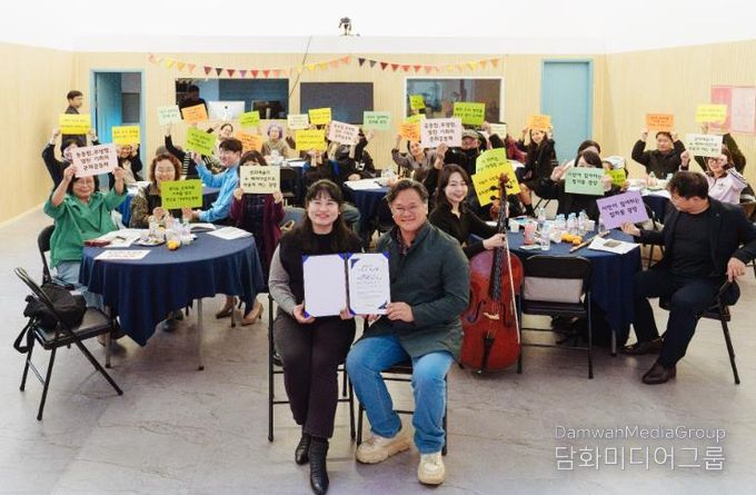 ‘모두의 살롱’에서 광양 예술인 목소리 선포 - 문화예술과(마지막 결과 공유회 _모두의 살롱_ , 단체사진)